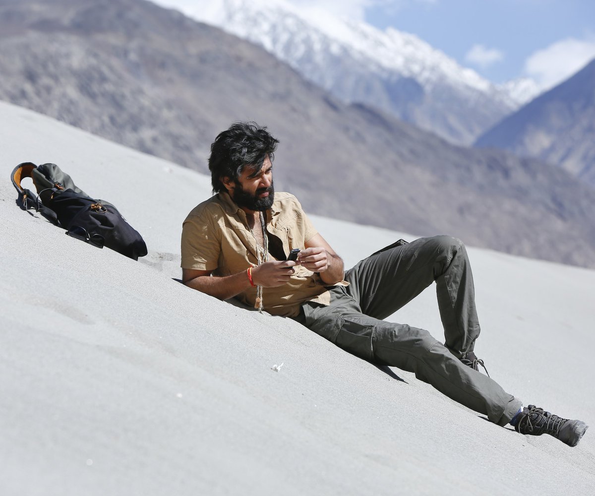 Kollysodaa's tweet photo. #DearComrade Is The Another Film Talks About The Importance Of #MeToo Movement, With Lovely Romantic Track & Soulful Music!
Give It A Try For #VijayDevarakonda & #rashmikamandana Sparkling Chemistry ☺️
#DearComradereview https://t.co/AVcLvNiBsQ