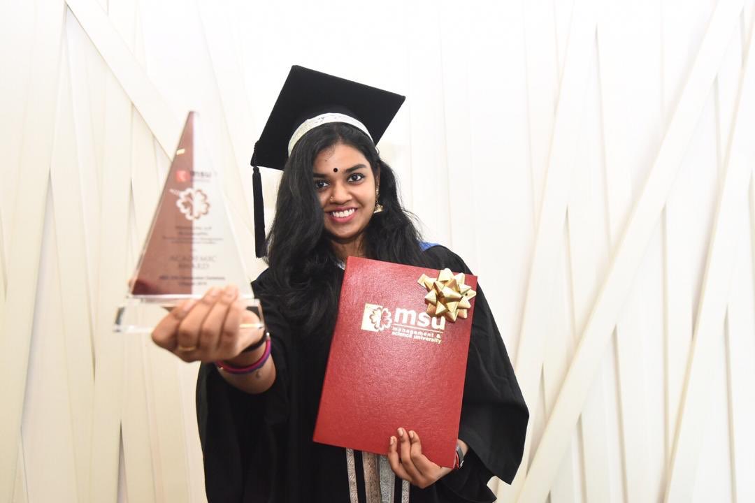 MohdShukriYajid's tweet photo. Congratulated the Academic Awards recipients during 25th Convo. Success breeds success - when you are determined and focused in what you believe in. Well done! @MSUMalaysia #go2MSU #MSUconvo25 https://t.co/Emd6EaeWMm