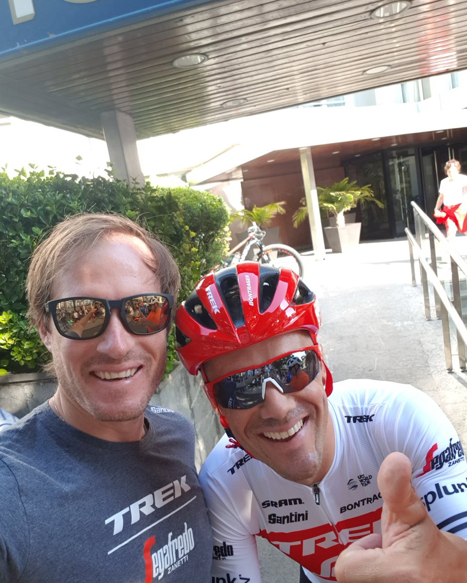 we road 8 years in the same team and in the 9 year i was one of his DS and now in 90 min he start to his last race!! congrats <a href="/Markelirizar/">Markel Irizar</a> for a nice and long career!!