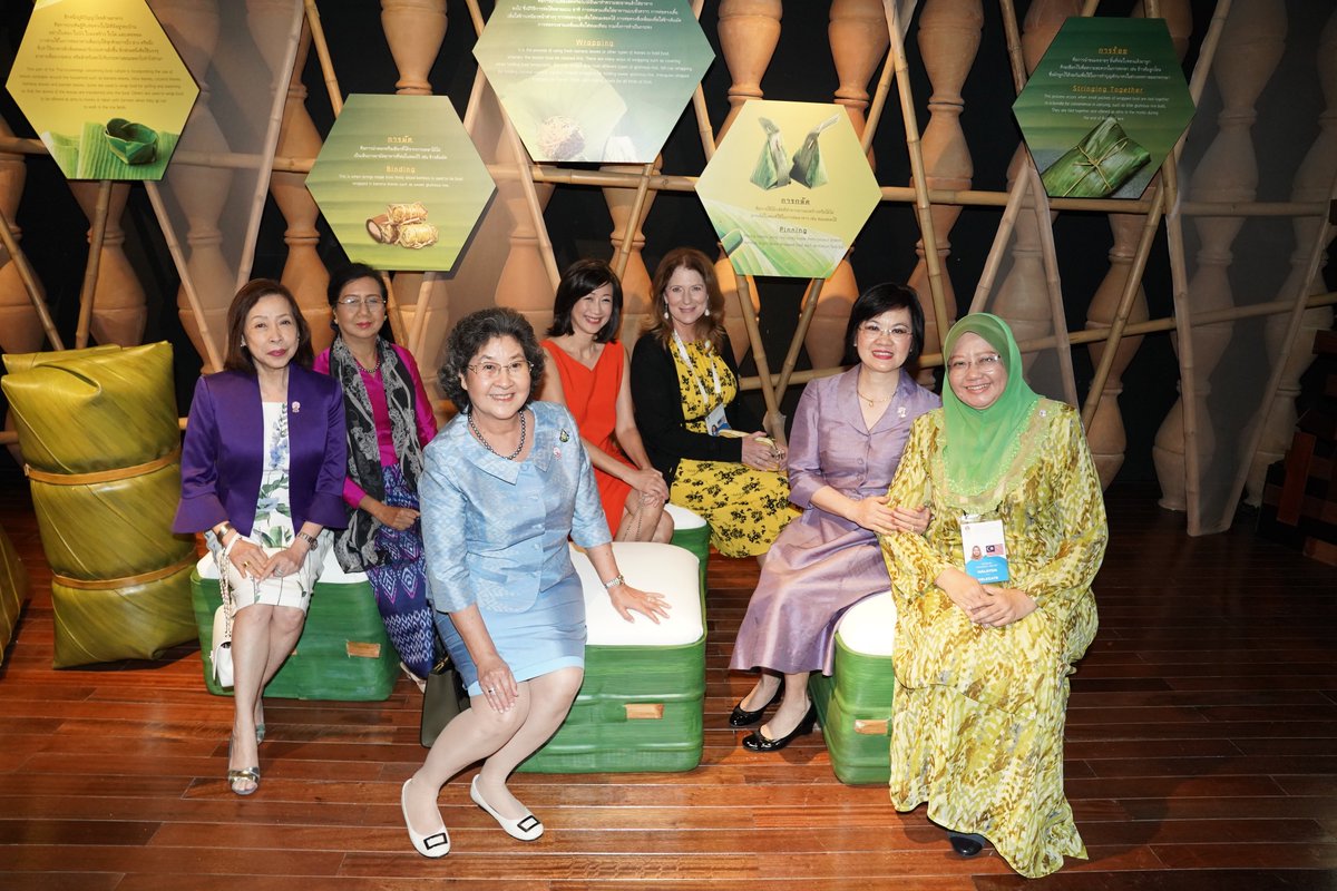 ThaiPBSWorld's tweet photo. Spouses of ASEAN Foreign Ministers visited Thai Food Heritage Center https://t.co/BkzSZSMC5t
#ThaiPBSWorld #ASEANFM #spouses https://t.co/3VkxIH5bYN