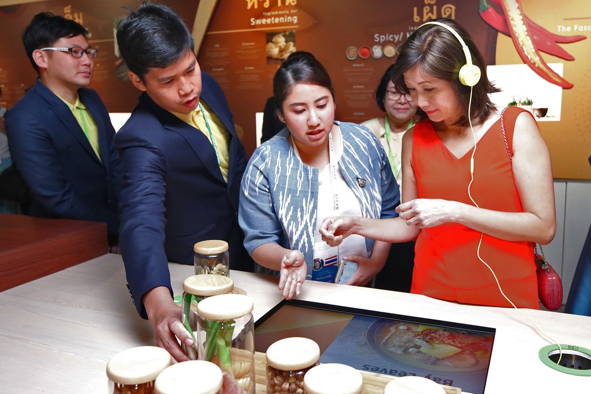 ThaiPBSWorld's tweet photo. Spouses of ASEAN Foreign Ministers visited Thai Food Heritage Center https://t.co/BkzSZSMC5t
#ThaiPBSWorld #ASEANFM #spouses https://t.co/3VkxIH5bYN