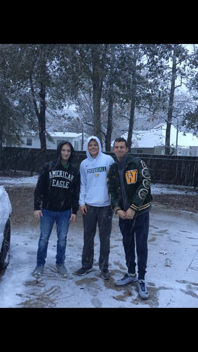l_t12's tweet photo. happy birthday to the bro @delee_dylan don’t party too hard https://t.co/vk8Kmhns9C