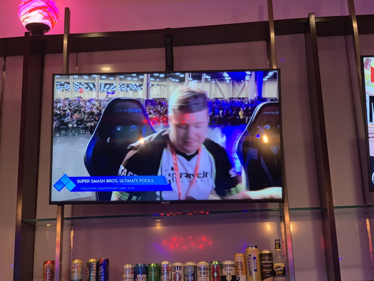 GWeSportsMoA's tweet image. Oh look, it’s the @DownB_ double feature. (Spoiler: they both won the matches pictured)

Feat @Jaaahsh and @yetiyana 

@GWeSports @GameWorks #GWeSports #GameWorks #EVO2019 #weekendwarmup