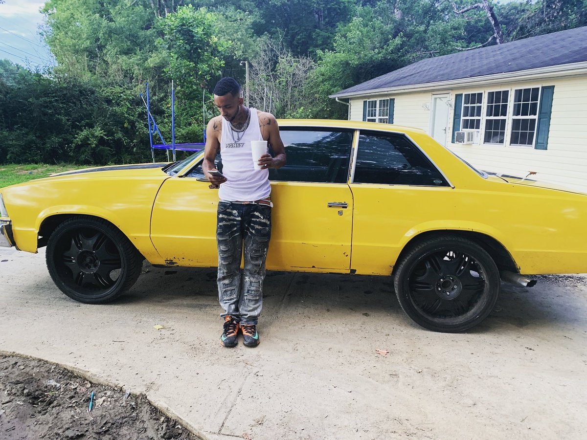 1000hoodsquad's tweet photo. Just a young nigga living believe that https://t.co/yfYAbvFQdI