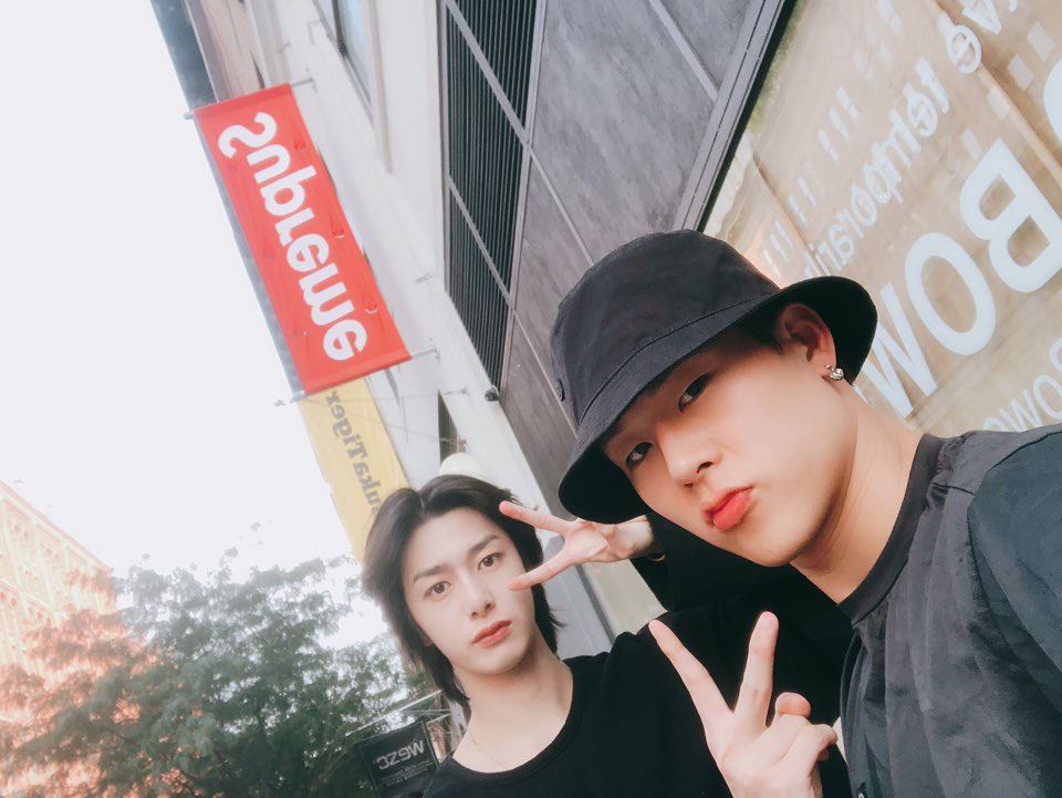 OfficialMONSTAX's tweet photo. [#주헌] New york vibe~🤙😼 
#Jupreme #주프림 https://t.co/ich2KnTzVU