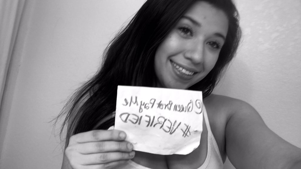 QueenBratPayMe's tweet photo. Verification for you little pervs 😈😇😏

I know it’s hard to believe, but yes I’m 100% real and ready to empty out your bank account 💸

#verification #verified #findomverification #findom #findommegoddess #findomme #usfindom #paypig #pigslave https://t.co/MVbhXXoZFZ