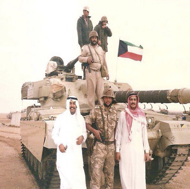 الاعلامي وليد الفراج <a href="/waleedalfarraj/">#وليد_الفراج</a> مع الغالي عبدالله مخلف أثناء تحرير الكويت 🇰🇼🇸🇦 #ذكري_الغزو_العراقي_الغاشم