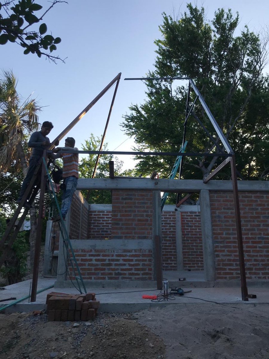 ReconstruccionI's tweet photo. #reconstrucción #viviendas #sismoresistentes #etapa2 avanza en #SanMateodelMar #Oaxaca @ITESO @Jesuitas_Mexico #ComitéLocaldeReconstruccion compartimos a amigos @HIC_AL @WorldHabitat @urbaMonde @ProyectoHabitar @ONUHabitatMex @faunam_mx @CCAUSALIDAD @adequatehousing https://t.co/Wfv989LVHo