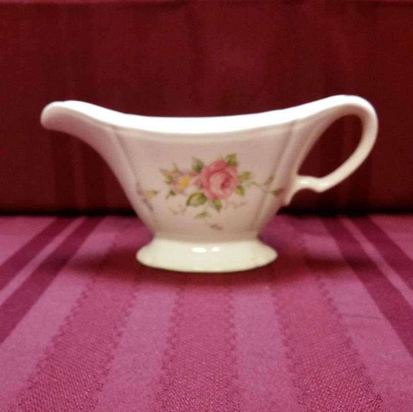 Lyn_Bluefish901's tweet photo. Edwin M. Knowles China Gravy Bowl Boat, ANTIQUE 1943 Roses &amp; Morning Glory Pattern, Semi-Vitreous China,  Stock # 43-12, T.V. Movie Prop https://t.co/B263gCvRtu #Vintage #AmazingFunVintage.etsy.com #Etsy #EdwinKnowles https://t.co/b5hCDIPLLn