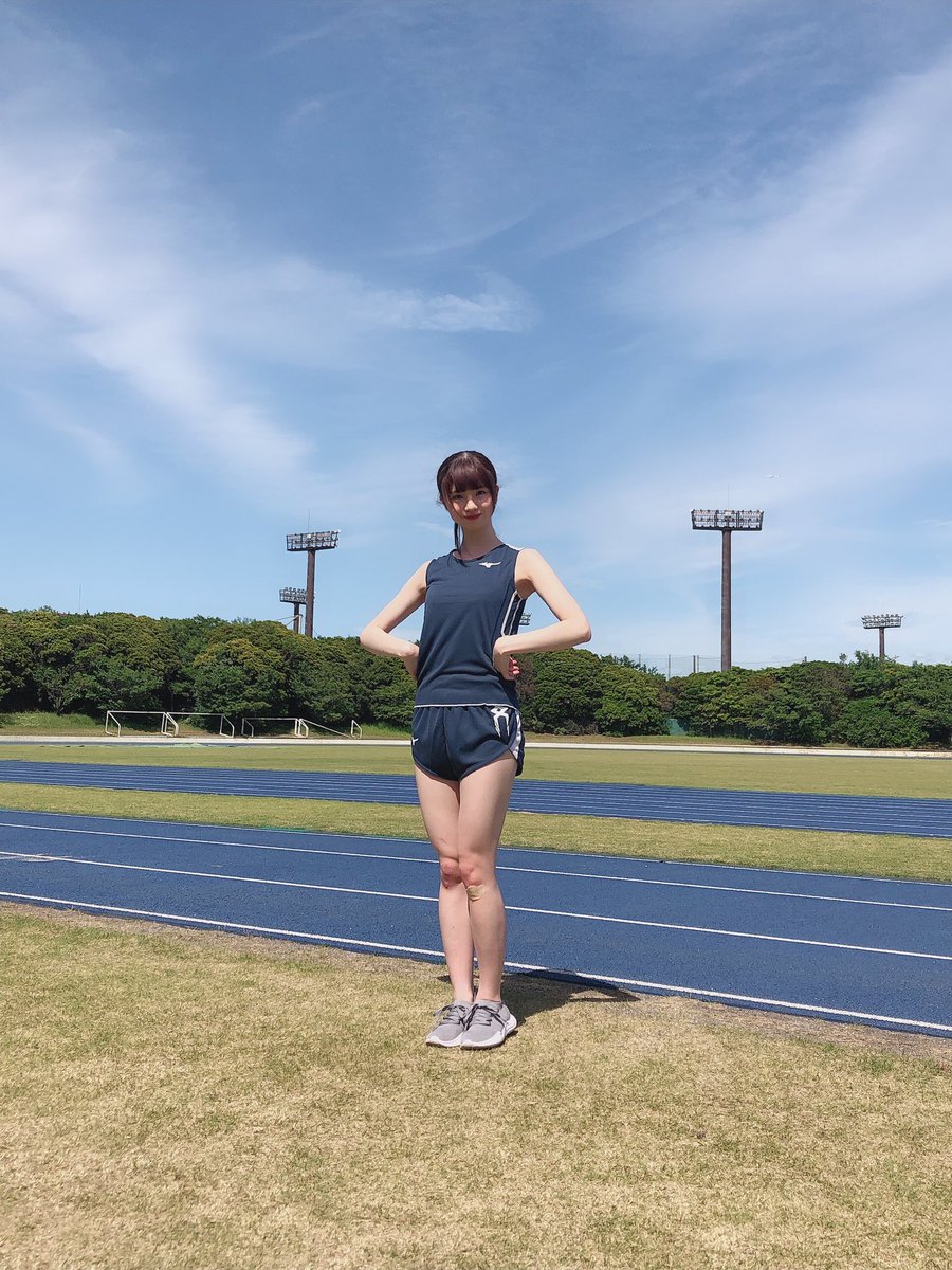 ≠MEの初めてのMVが公開されました！ 陸上の衣装を着ました＾＾そこに