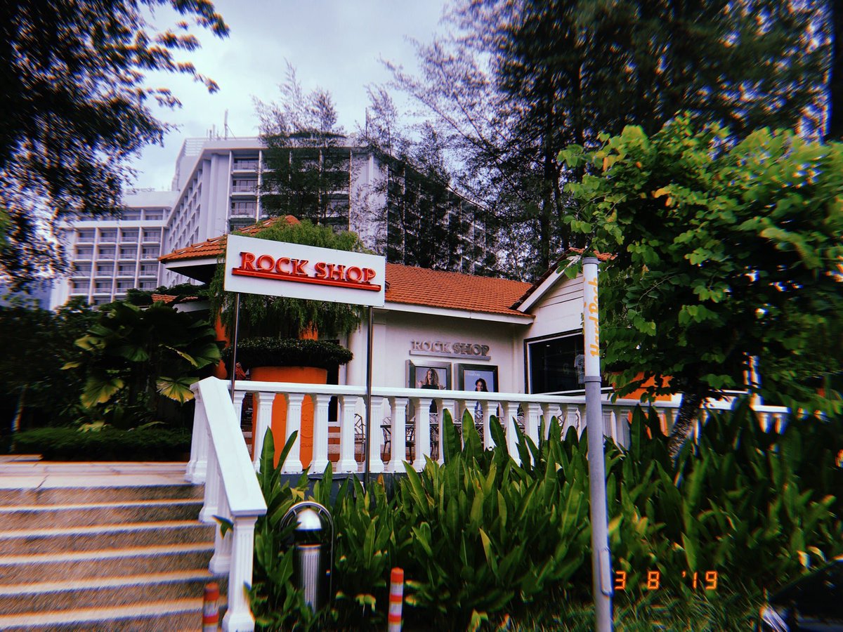 🤘🏻🎸 (@ Rock Shop - @hardrockhotelpg in Batu Ferringhi, Penang) swarmapp.com/c/jmPNJ486WO1
