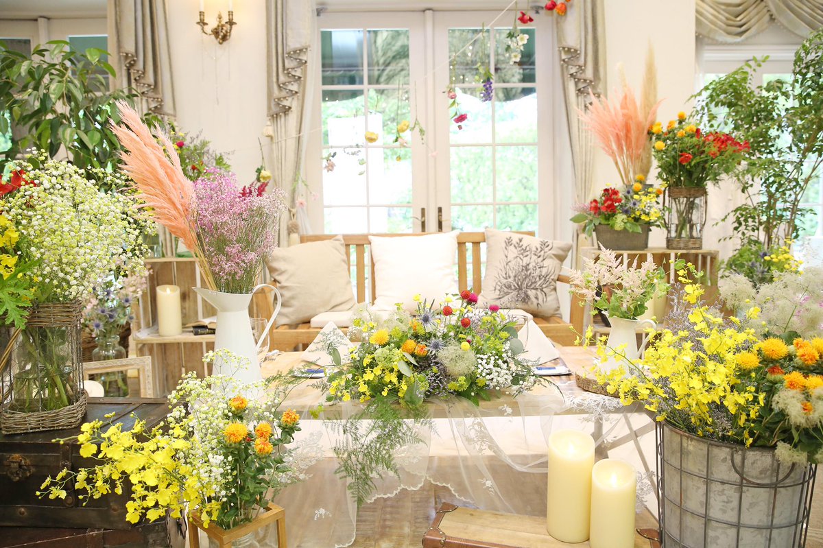 キャメロットヒルズ V Twitter 眺めているだけで幸せな気持ちになる お花がたくさん咲き乱れたお花屋さんの軒先のような高砂装飾 ハッピーオーラまんてんの高砂でした 高砂 キャメロットヒルズ