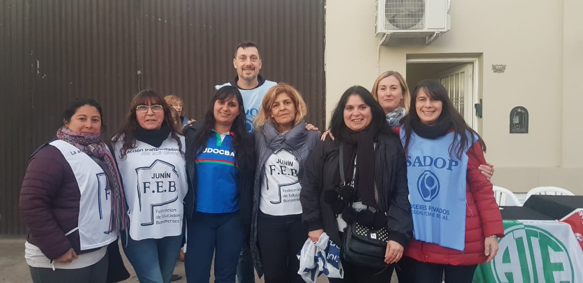 Profe12's tweet photo. Se cumple un año del asesinato de #SandraYRuben todavía seguimos esperando justicia #VidalEsResponsable también el interventor del consejo escolar de moreno #nasif @SadopJunin @sadoppba @PatoSadop @JuanCascardo @sadopnacion @Gabriel20003644 @LujanRivas5 #SandraYRubenPresentes https://t.co/nrxDPHczOE