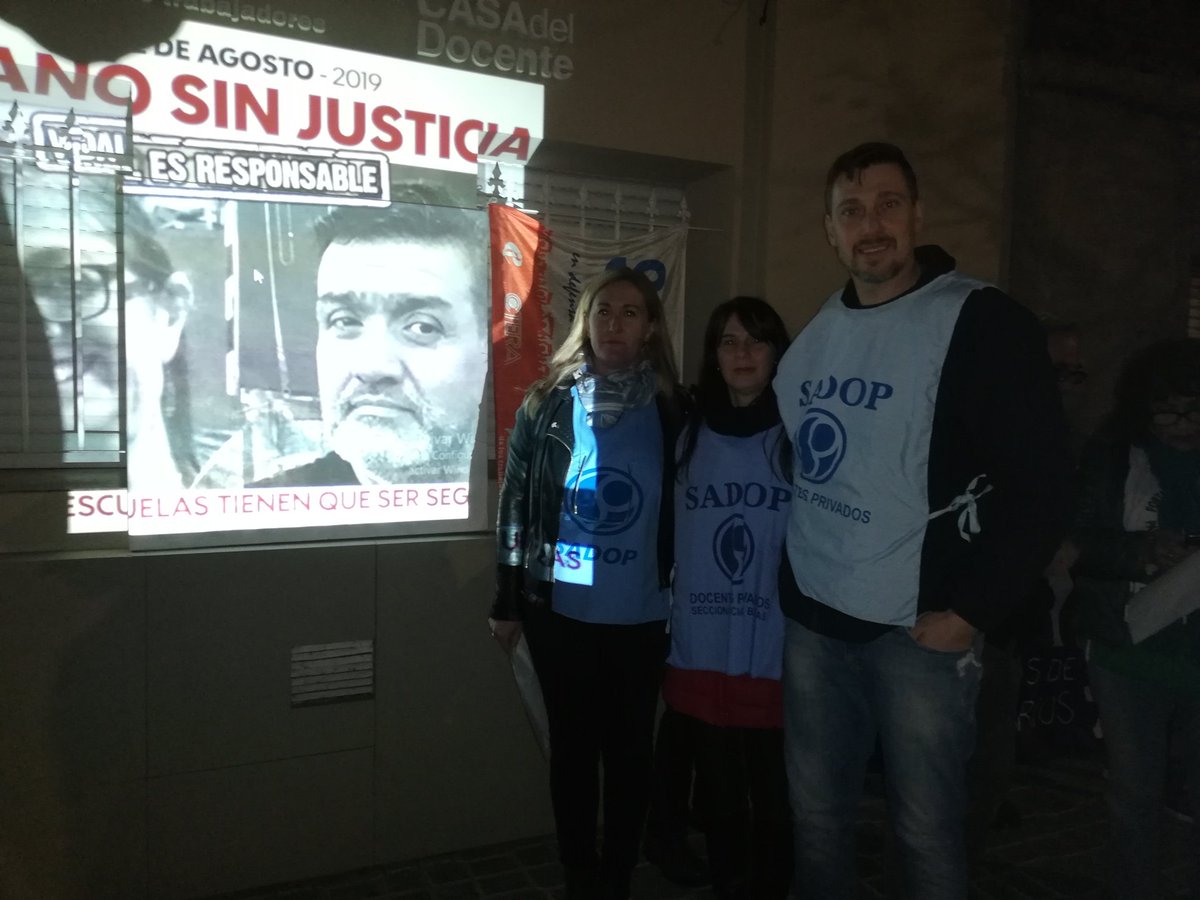 Profe12's tweet photo. Se cumple un año del asesinato de #SandraYRuben todavía seguimos esperando justicia #VidalEsResponsable también el interventor del consejo escolar de moreno #nasif @SadopJunin @sadoppba @PatoSadop @JuanCascardo @sadopnacion @Gabriel20003644 @LujanRivas5 #SandraYRubenPresentes https://t.co/nrxDPHczOE