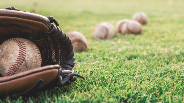 Man throws 155 km/h pitch in viral video – and is signed to the Oakland A's bit.ly/2MCspwe