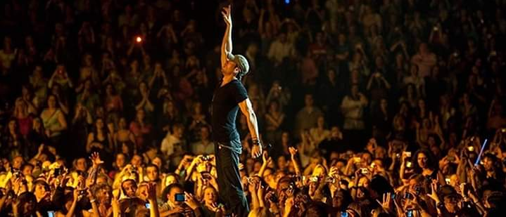 EnriqueITeAmo's tweet photo. @enriqueiglesias #EnriqueCaptionContest con mis fans hasta el infinito y más allá 💗 @UnidasPorTuAmor https://t.co/YF7lhPgtF0