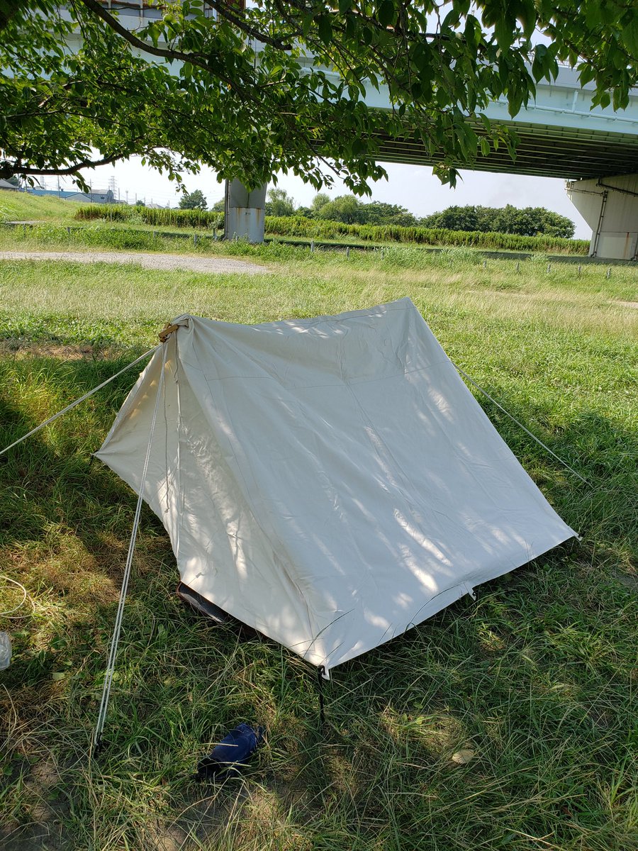槍 ヤリ على تويتر ファンタジーキャンプ 用のテントをテスト 一人用のコットンテント 未防水なので一応スプレーはスプレーはしてみた