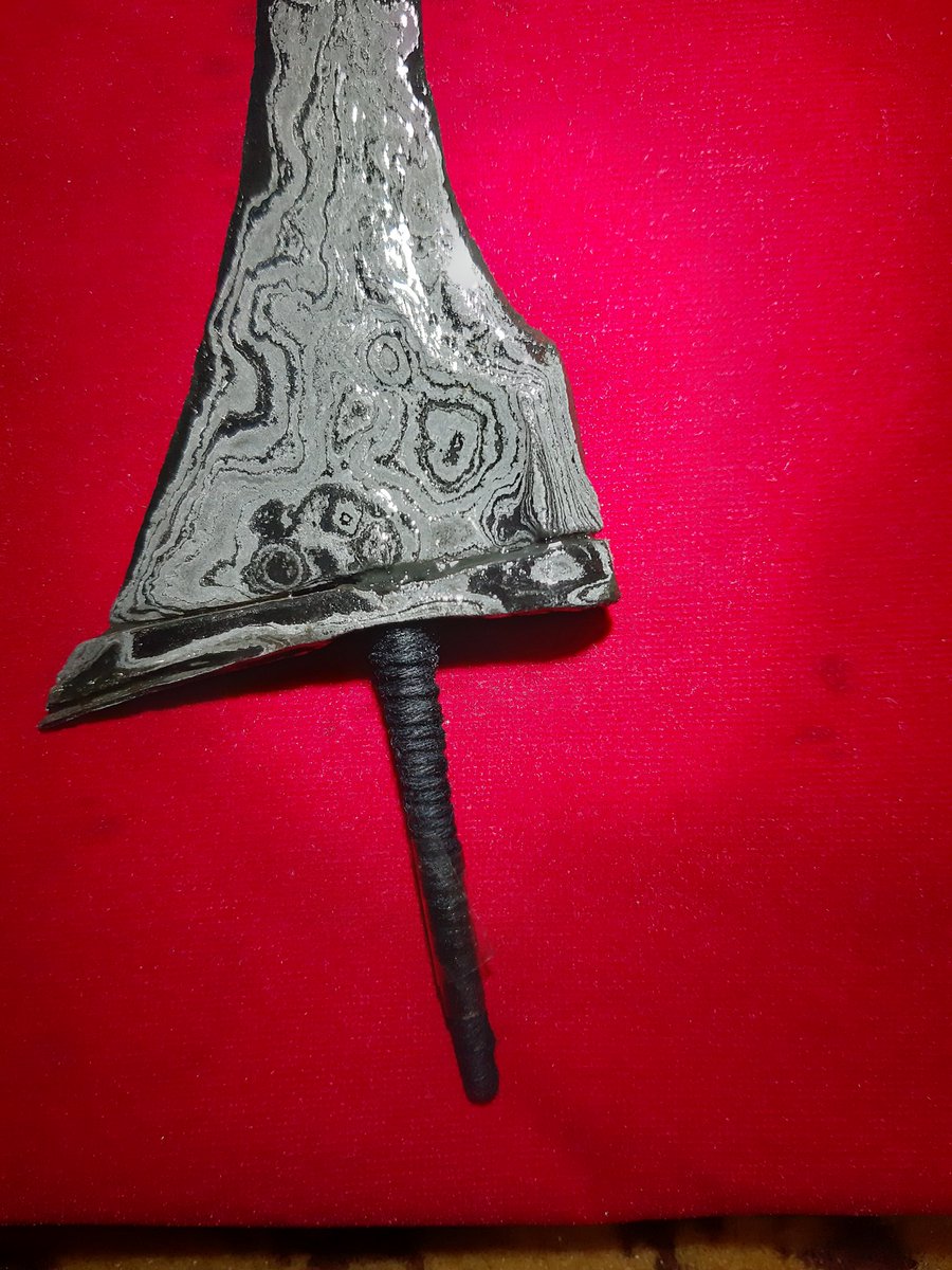 Awan_publica's tweet image. Pendatang baru, setelah selesai dicuci dan warangi, pamornya terlihat cerah. 

Dapur Tilam, pamor pendaringan kebak. Tangguh estimasi Mataram.
#JavaHeritage
#Keris
#ancientarcheology