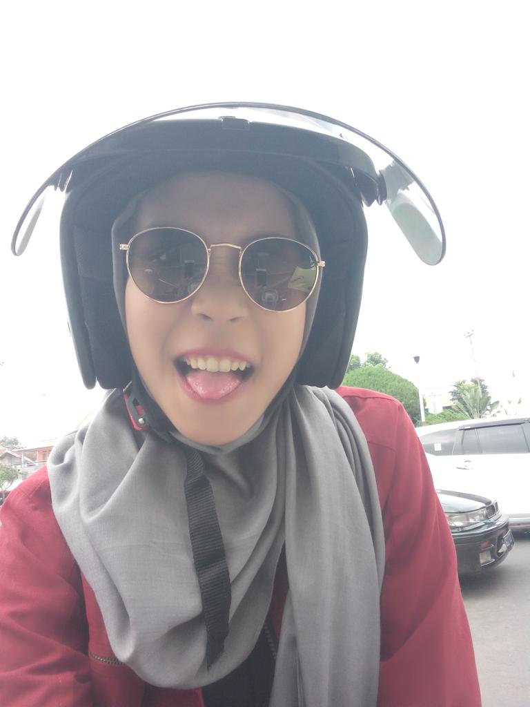 PipinMS's tweet photo. Happy weekend, mumpung ada waktu libur mari kita holihey sejenak kuli cantik butuh liburan 🍃 https://t.co/HPkPMUsHfk