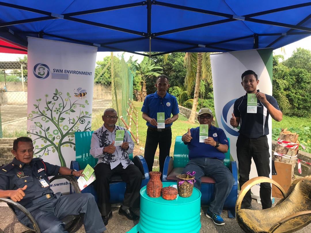 unclebat123's tweet photo. 3R Troopers hari ini berada di Taman Muhibbah, Simpang Renggam bagi mempromosikan amalan Pengasingan Pepejal di Punca sempena Program Keselamatan, Sosial Remaja, Pencegahan Jenayah dan Anti dadah.

#swmsb #swmenvironment https://t.co/J6EBhu6AvA