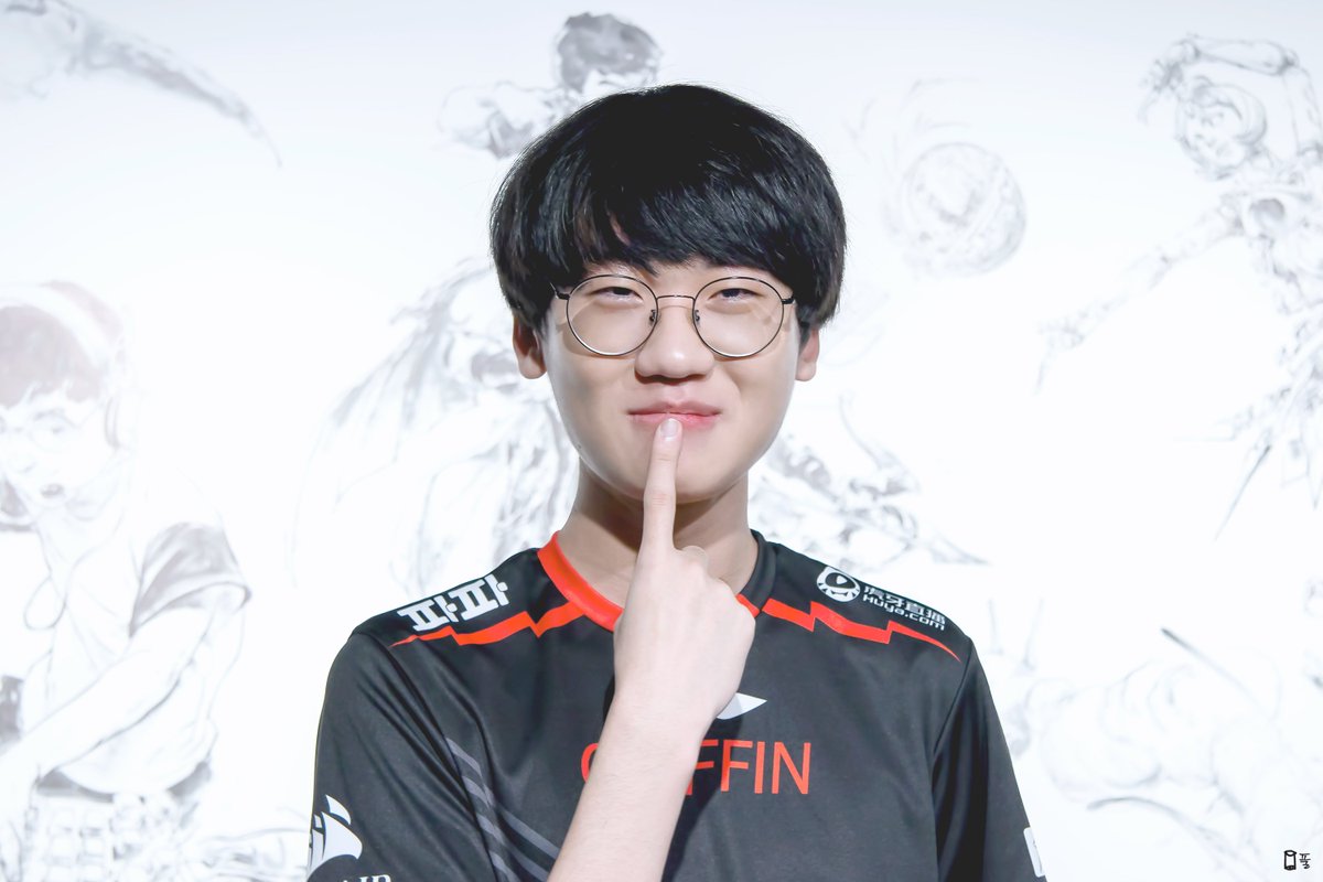 glue_lol's tweet photo. 190802 LCK

🤫😖

#Griffin #그리핀 #Doran #도란 https://t.co/68EVIo9psL