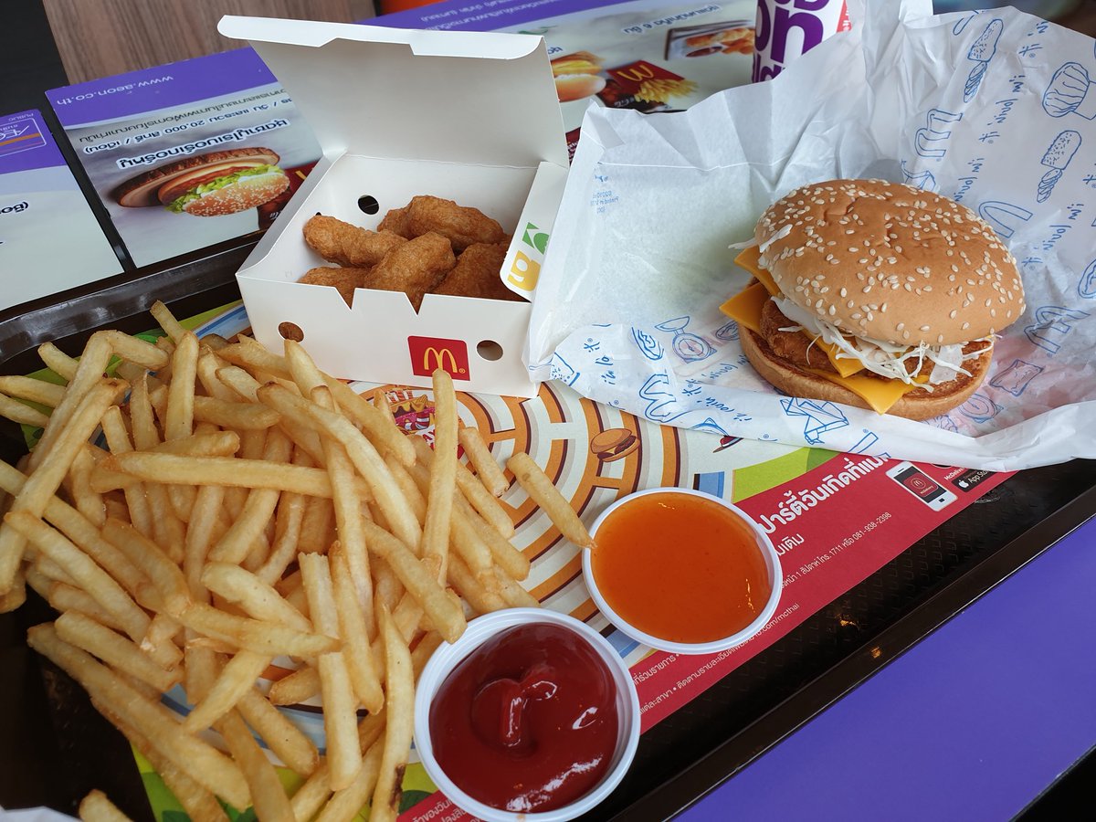 mermage's tweet image. มากินฉลองวันเกิดน้อง #petchSweat16