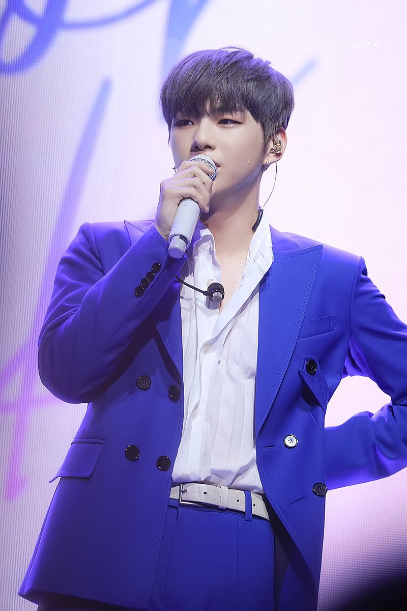 lucid_daniel's tweet photo. 선주문 45만장 6일만에 완판👍🏻
�� 하 합 니 다 ❤️
#강다니엘 #Color_on_me #KangDaniel #뭐해 https://t.co/9oR6CTMtPS