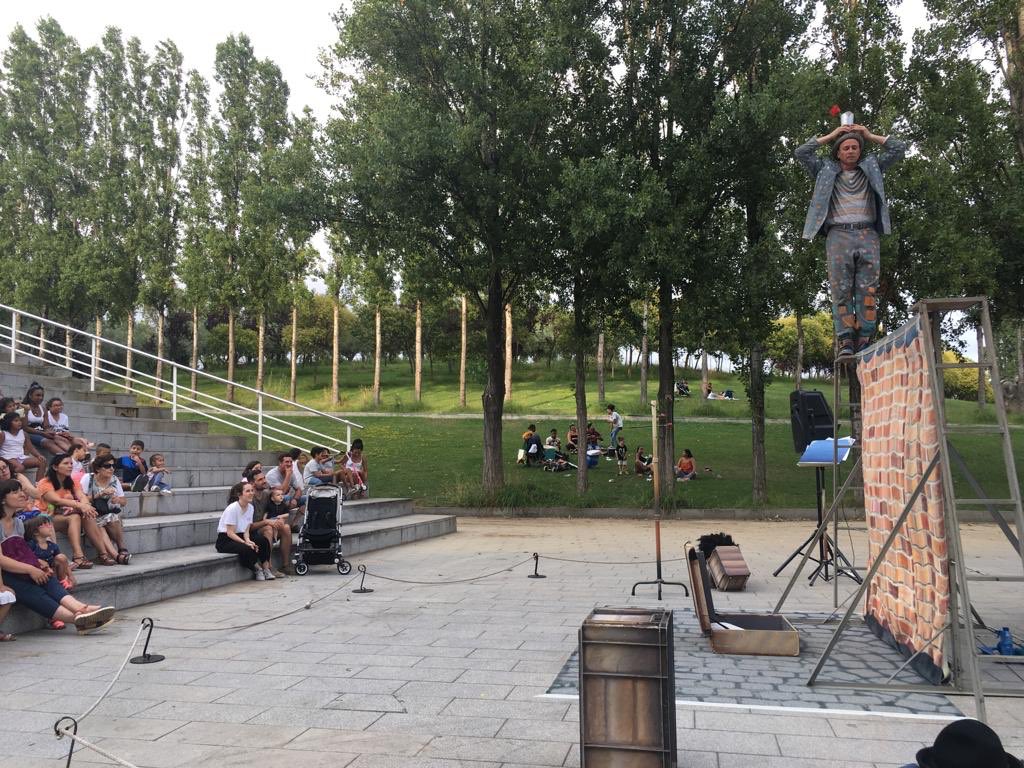 MoiJordana's tweet photo. Avui a les 18:00h Mr Alret a la festa major de Sant Salvador de Guardiola. Us ho perdreu?
#clown #humor #pallasso #malabars #circ #jugling #santsalvadordeguardiola https://t.co/tGgGYeOcGN