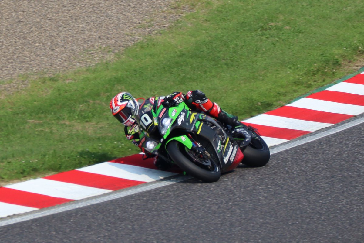 zx1200im's tweet photo. 2019年 #鈴鹿8耐 

#Jonathan_Rea 選手
#Kawasaki_Racing_Team https://t.co/2zxfj5OerC