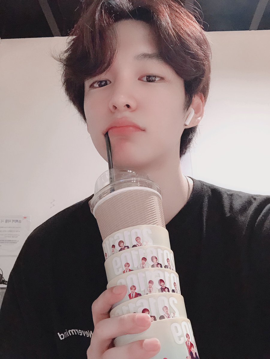 NewWorld_VICTON's tweet photo. [#찬]
이른 아침부터 고마워요♥️ 
다들 즐거운 주말 보내요!!😎 https://t.co/4aoh6ipUly