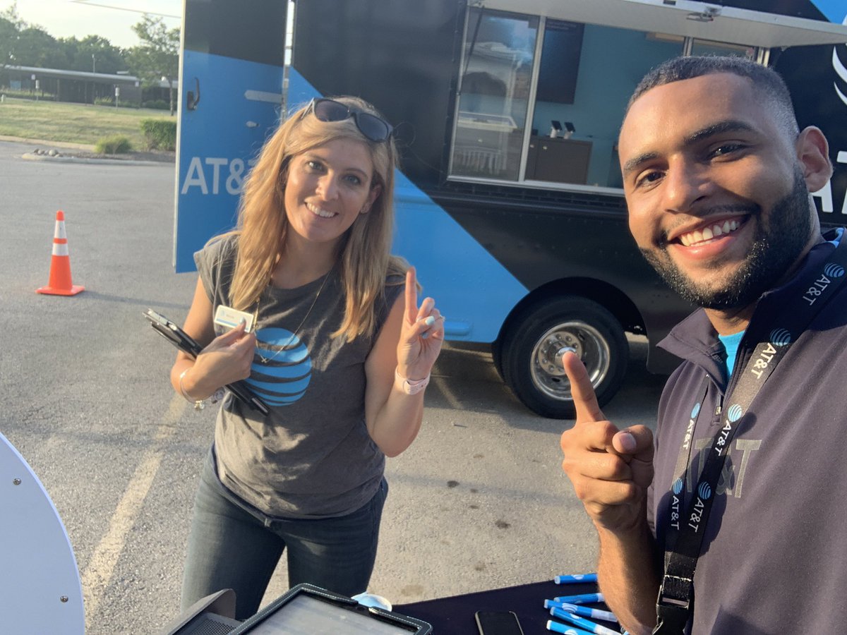justinquelix's tweet photo. Twitter ask what’s happening, I can say! I’m proudly part of the most amazing team in the entire nation. #TheRoadWarriors #GreaterLakesMKT  #TeamElite #CentralRgn #ATT #GoBigOrGoHome #PREnLaCasa #MobileE #MSE @CLarsonATT @RicGarcia1919 @WinLynneATT @_the_believer @PawelATTmobile https://t.co/SgIpwIJUgm
