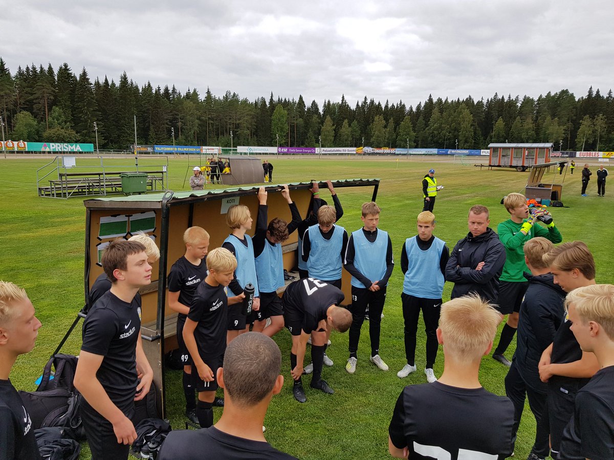 #kaipahlman turnaus jatkuu tänään klo. 11.30 <a href="/Kapa04United/">Käpa 04 United</a> osalta taistelulla sijoista 1-8. Vastaan asettuu TuNL/KaaPo yj. 

Seuran talenttivalmentajat Joni ja Marko olivat eilen paikallisaviisin haastattelussa:

lansi-savo.fi/uutiset/urheil…