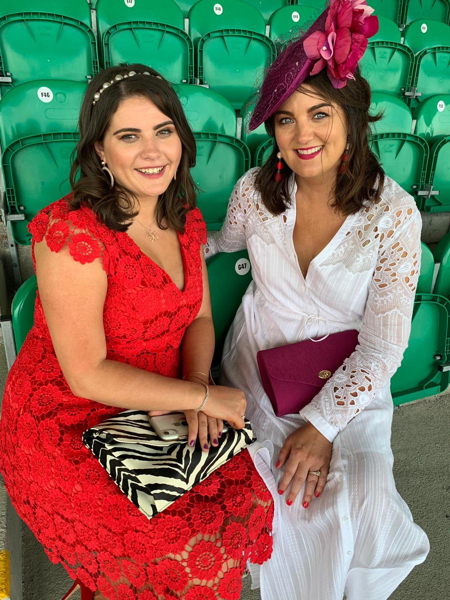 ali_spillane's tweet photo. Bhí time againn inné ag na Rásaí. Ag ceiliúradh buanna móra agus beaga (seachas ar na gcapaill!) 💕👒🐎#GalwayRaces #TeamLorg https://t.co/AxqGjxYxfr