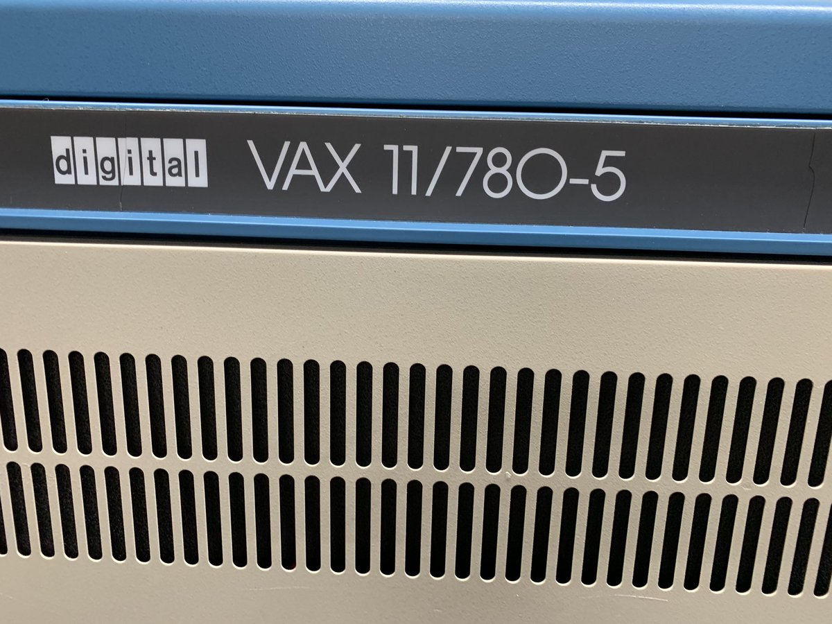 bmoshix's tweet photo. What an amazing collection at the #livingcomputermuseum https://t.co/3vrssnei6i