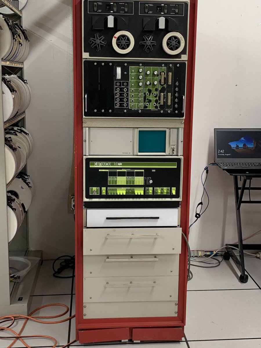 bmoshix's tweet photo. What an amazing collection at the #livingcomputermuseum https://t.co/3vrssnei6i