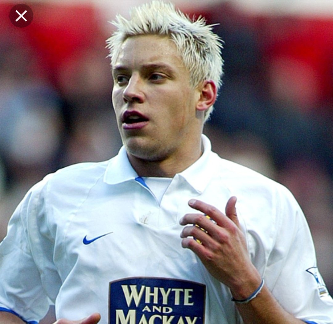 allleedsaway's tweet image. If you could bring one striker back to replace Roofe, who would it be? #lufc #LeedsUnited

ReTweet- Vuduka
❤ - Smith