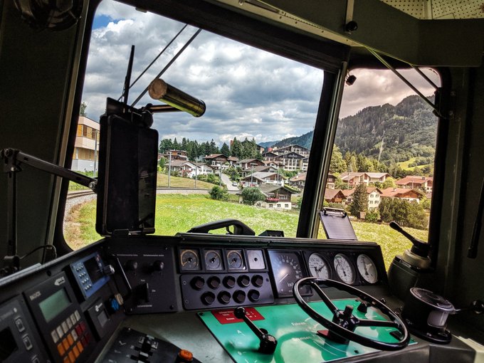 EBC1KqBWwAAbjX1?format=jpg&name=small