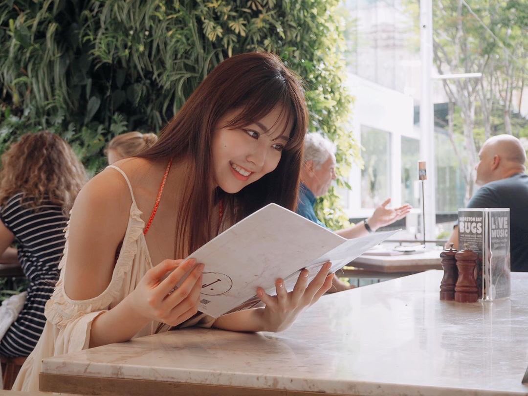 kwonteunbi's tweet photo. I was surprised to see a lot of sheep!!
we ate and share everything togetherー😊
after that、I had to wear a lot of swimsuits、I ate a lot that I got my big tummy came out🐷
#mirurun_photobook #LOVERUSH #mirurush #offrush #australia https://t.co/gI1jmJW410