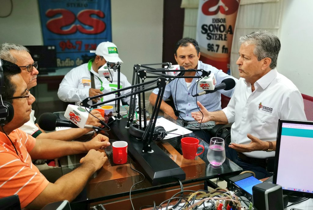 Leonidasgomezg's tweet photo. #AlAire en Sonora Stereo 96.7 FM La Radio de Cimitarra en el programa Camino a mi Vereda que sintonizan los campesinos y productores agropecuarios de la zona. #LeonidasGobernador #DignidadSantandereana https://t.co/G0wDuiqpSY