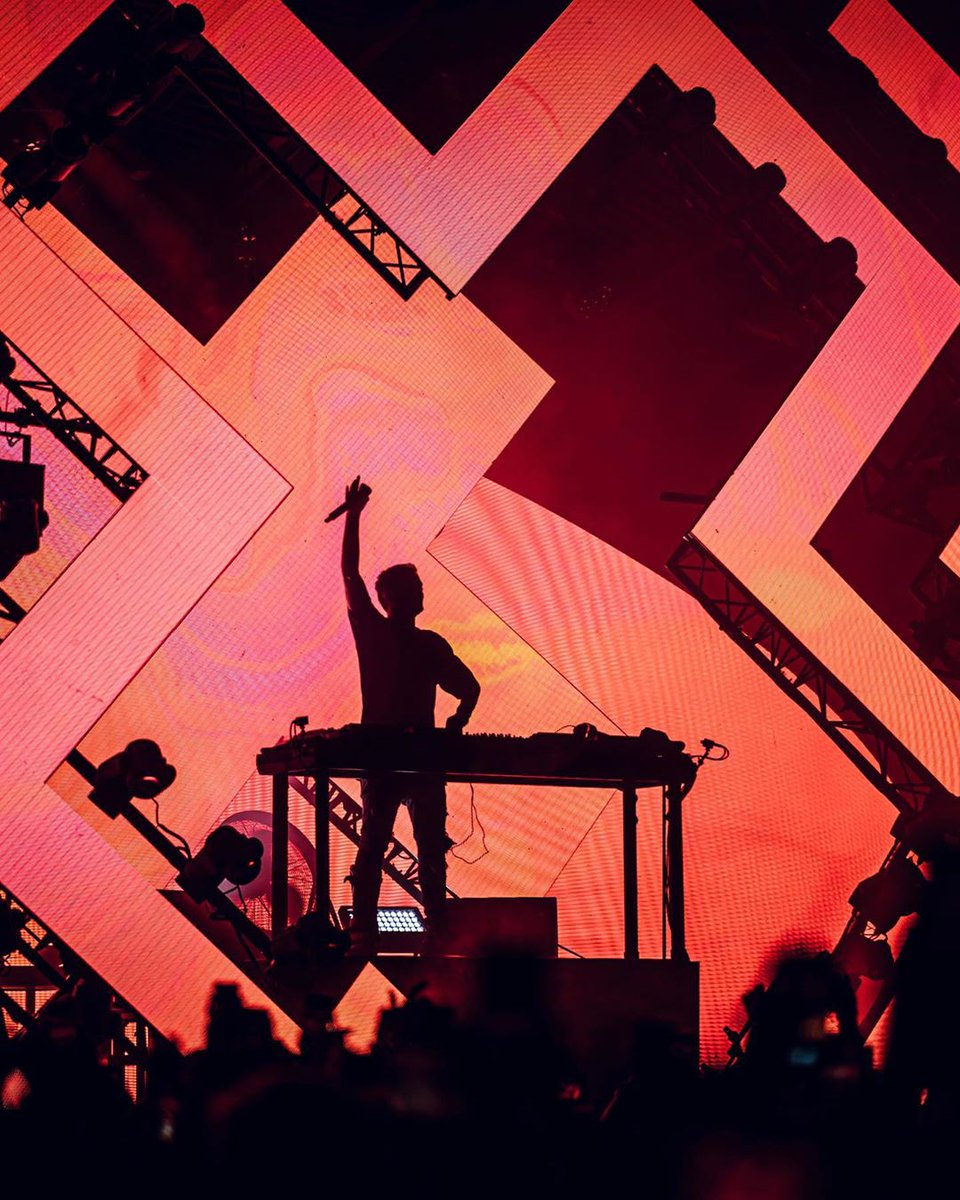 MartinGarrix's tweet photo. Love you Ushuaia thank you for this unforgettable night 🙏🏼❤️ https://t.co/QvEXguwA1E