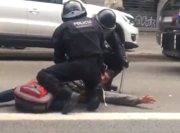 sergibotswanas's tweet photo. Avui us presentem el @verkami que hem obert per a cobrir els costos judicials del procés de @sergibotswanas , ajudar al llançament del nostre primer LP #ANTIpunk i col·laborar en la defensa de @Som27iMes Seguiu el fil ⏩⏩⏩ https://t.co/VEO4c6cHBr