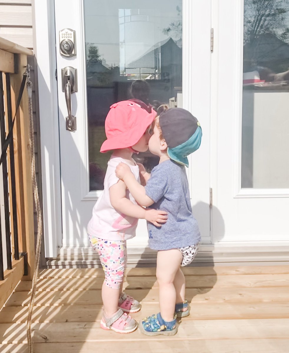 LLeacs14's tweet photo. Young love #jillypresets https://t.co/ARfCU8otJP