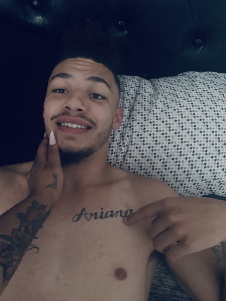 Piariaa's tweet photo. I asked him do he love me 🤣 he said do u not see this 😂 https://t.co/PlrZA7rGFC
