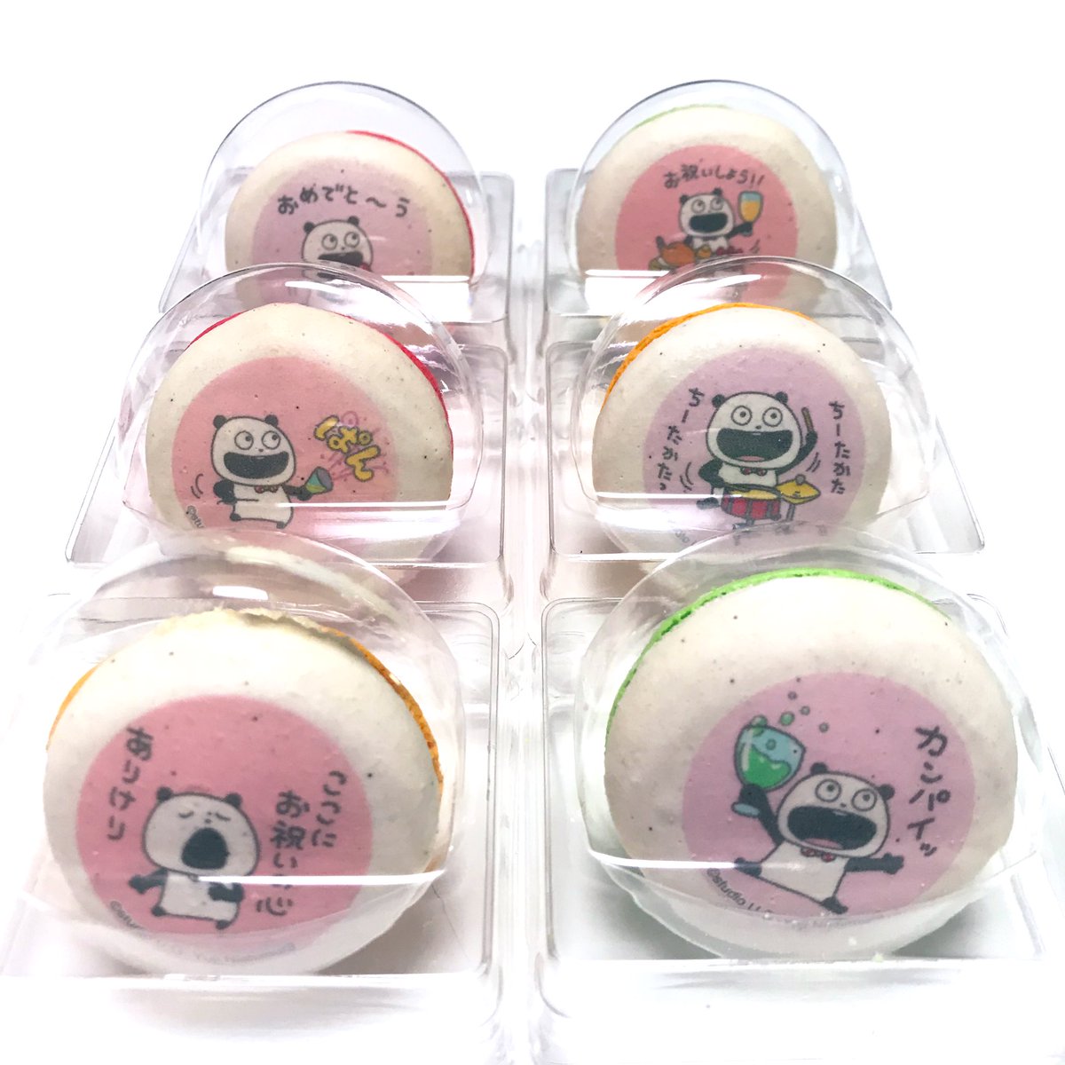 「ぎゃーーーす❗️
ごきげんぱんだのマカロン
もらったー☆
可愛い過ぎて食べられな」|山口勝平@「勝平大百科 50キャラで見る僕の声優史」発売中です❗️のイラスト