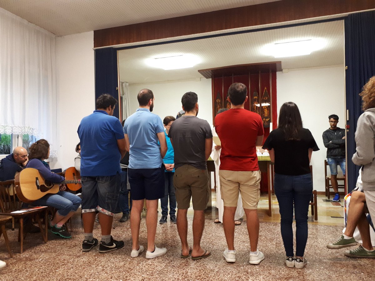 CentrOratori_Rm's tweet photo. Si torna a casa... nella Santa Messa di ieri abbiamo presentato Giulia, Lorenzo, Fabrizio, Roberto e Leonardo che hanno concluso il percorso del #CampusD!!!
Vi aspettiamo il 25 Agosto per i #Campus di formazione di base😉 https://t.co/vJIwxODpvT
