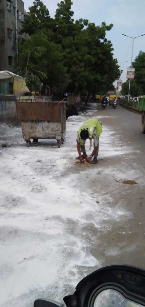 AmcThakkar's tweet photo. Public health Safety and security a highest priority for SWM  department,to ensure that we clean and well sanitized maximum mobility risky area after rain stop
#Monsoon2019
#maruamdavad @AmdavadAMC @swachhbharat @navgujaratsamay @MoHUA_India @SmartCityAhd @tv9gujarati @vnehra https://t.co/GWNkhOBae3