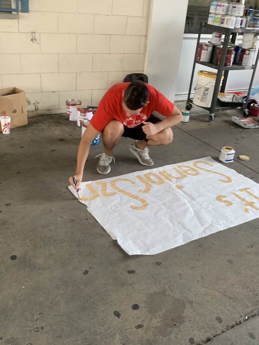KingHSLions's tweet image. Check out our SGA students coming in early Sat Morning to get their spirit painting done! @KingHSLions @KHSSGA #whoneedstosleepinonasaturday??#dedicatedstudents #lionspride