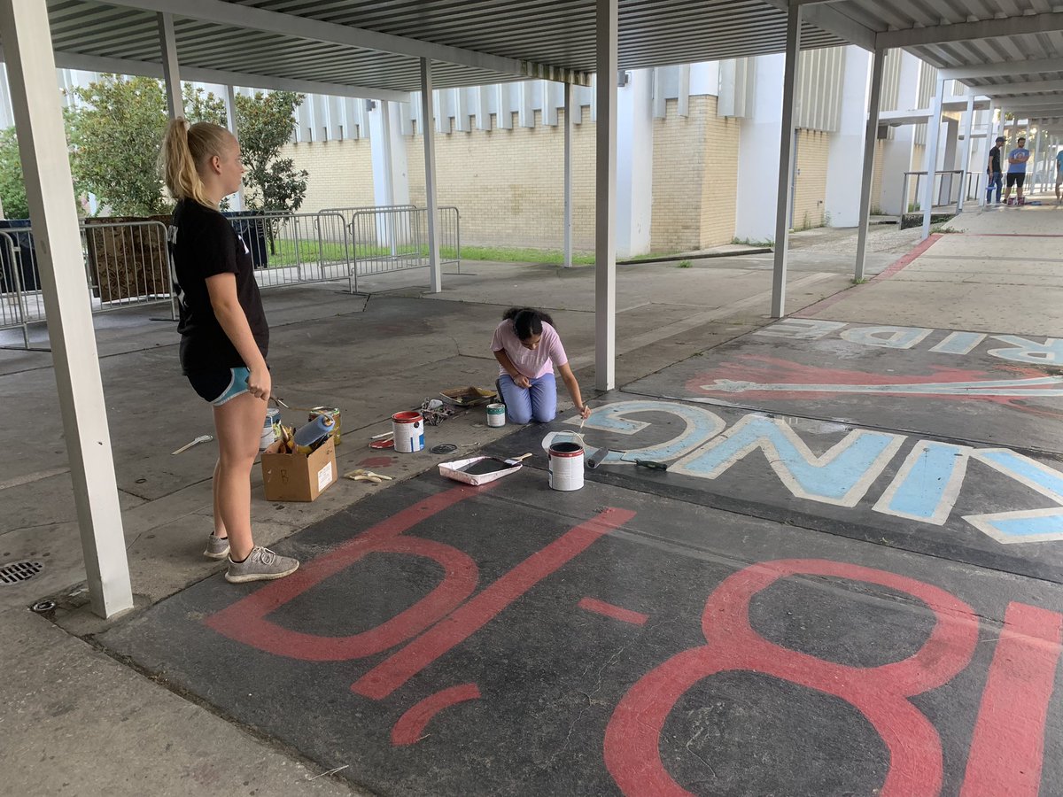 KingHSLions's tweet image. Check out our SGA students coming in early Sat Morning to get their spirit painting done! @KingHSLions @KHSSGA #whoneedstosleepinonasaturday??#dedicatedstudents #lionspride