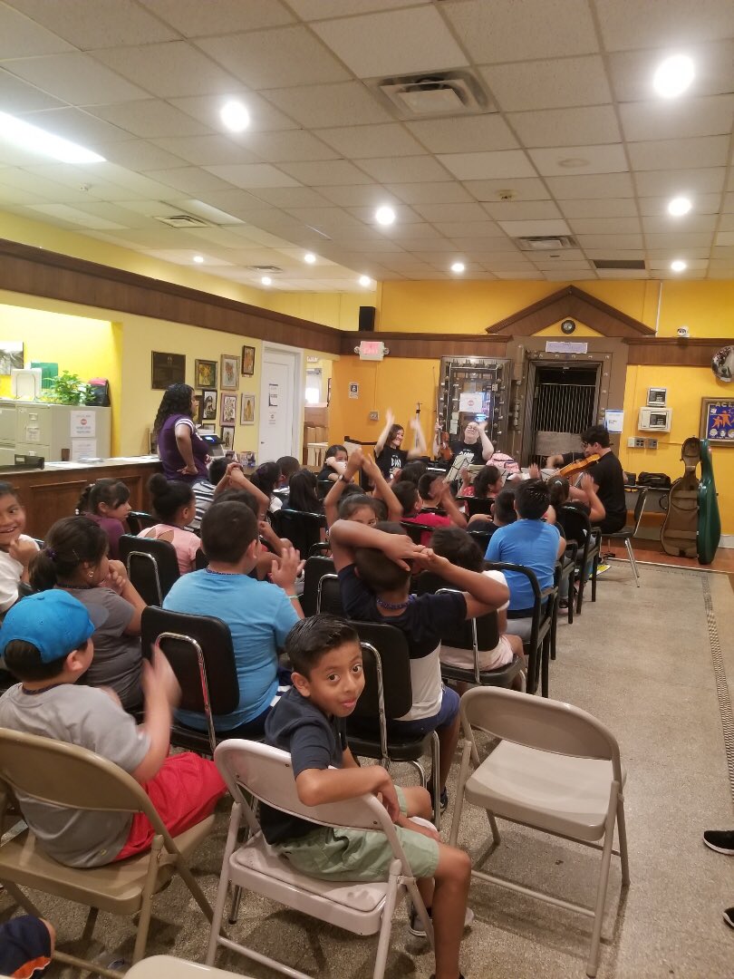 _ACLAMO_'s tweet photo. Thanks to our friends from @Arconet1 for coming to ACLAMO to give the students the opportunity to enjoy a wonderful concert! The kids enjoyed listen to the music and learning about the instruments they brought! #ACLAMOmusic #ACLAMOSummerProgram #summerlearning https://t.co/5oCB2Qi76K