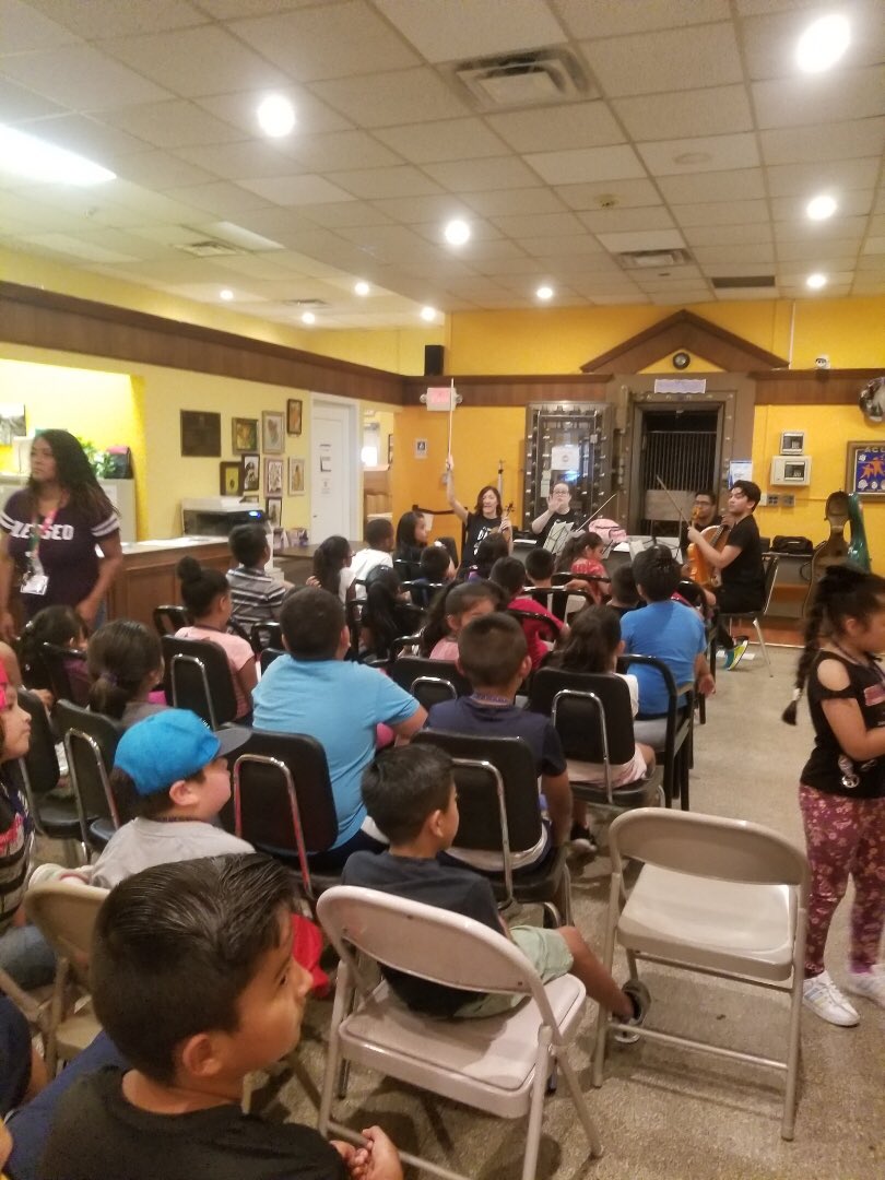 _ACLAMO_'s tweet photo. Thanks to our friends from @Arconet1 for coming to ACLAMO to give the students the opportunity to enjoy a wonderful concert! The kids enjoyed listen to the music and learning about the instruments they brought! #ACLAMOmusic #ACLAMOSummerProgram #summerlearning https://t.co/5oCB2Qi76K